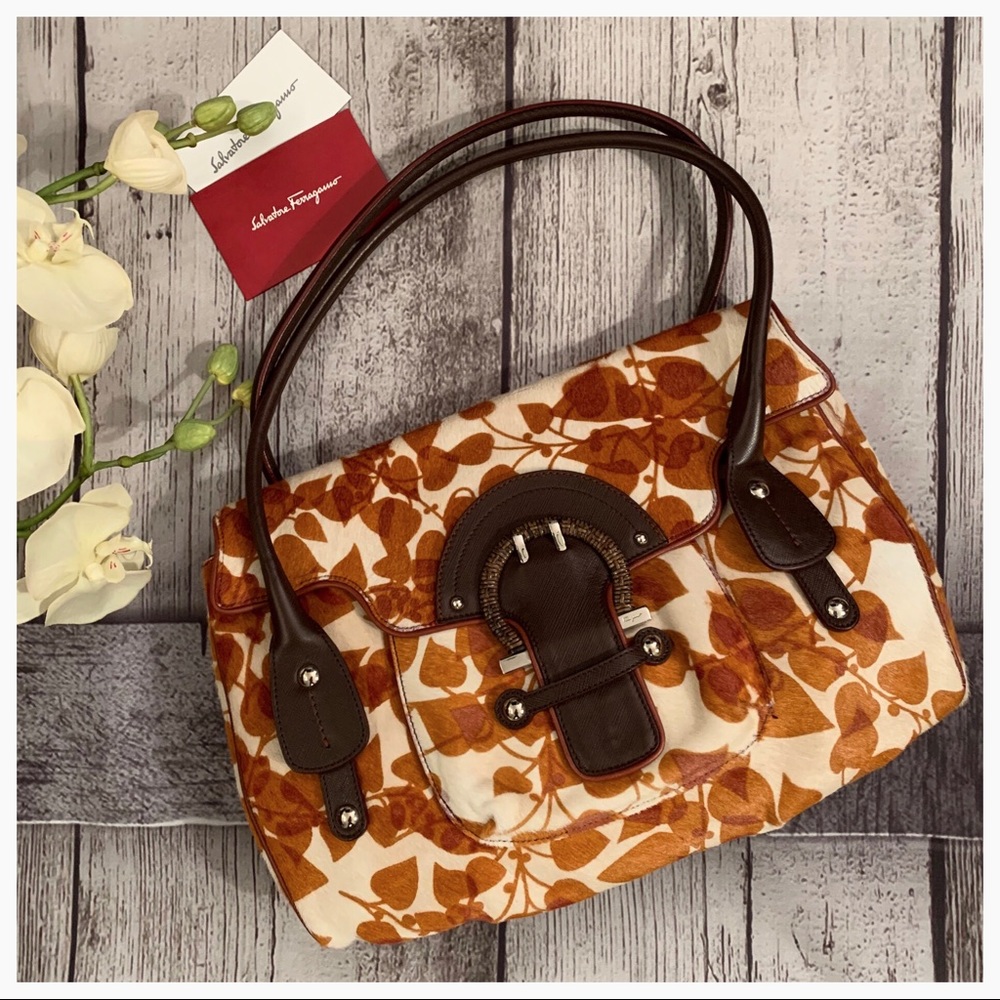 HP🎉Ferragamo Harako Leather Gancini Bag